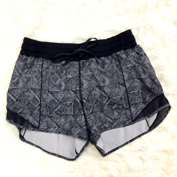 Lululemon Hotty Hot Short 4" - Picture 1 of 7
